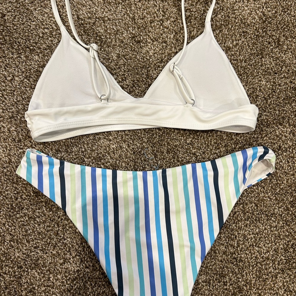 Bikini - Picture 2 of 2